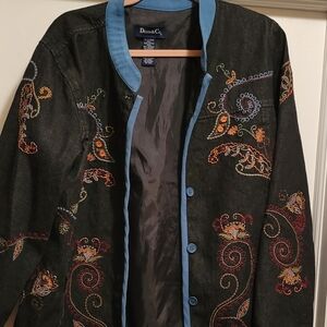 Vintage Denim&Co Black Embroidered Jean Jacket with Blue Trim. SIZE XL